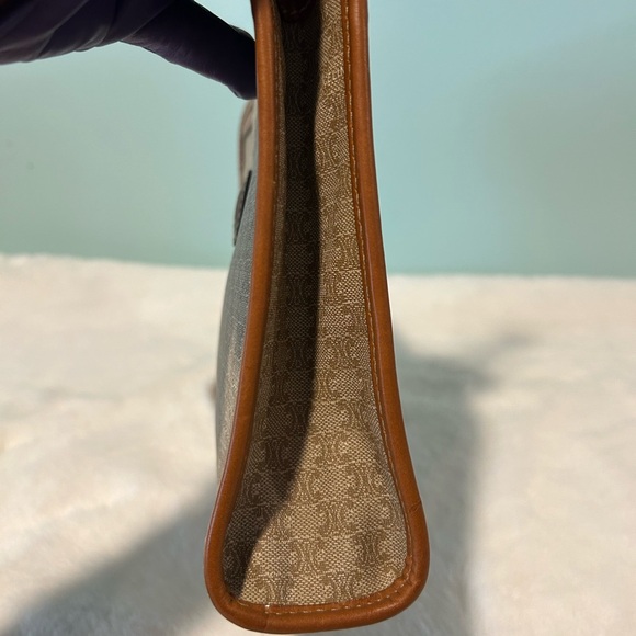 CELINE Clutch in Beige Canvas. Authentic and pre-owned. - Picture 5 of 14